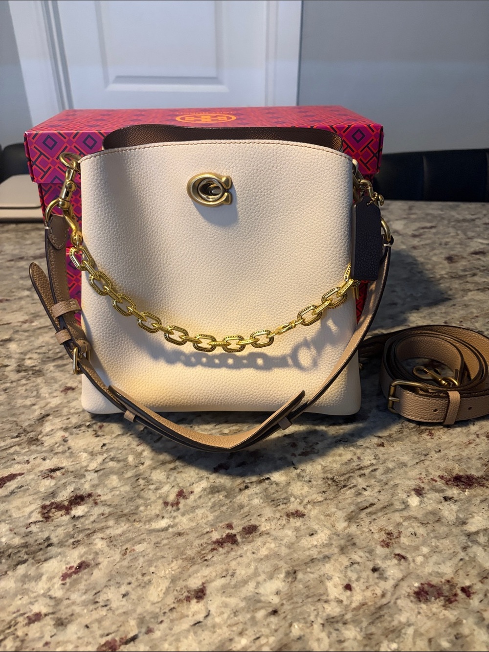 Coach Willow bucket bag
Cream Pebbled Leather Bucket Bag with Gold Chain